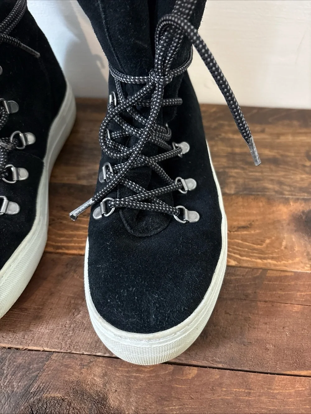 Skechers Size 9 Alba High Hugs Boots Sneaker Black Suede Faux Fur Lining Comfy